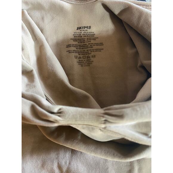 SKIMS Sculpting Bodysuit Mid-Thigh Shapewear Beige Size M - Picture 4 of 4